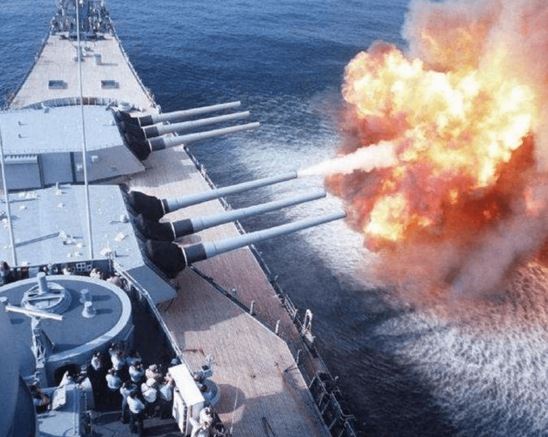 為什么岸炮打不過(guò)艦炮，深度解析背后的原因，岸炮與艦炮的較量，解析背后的原因與差異
