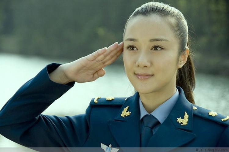 最美女兵軍禮，榮耀與責(zé)任并存，最美女兵軍禮，榮耀與責(zé)任的交響