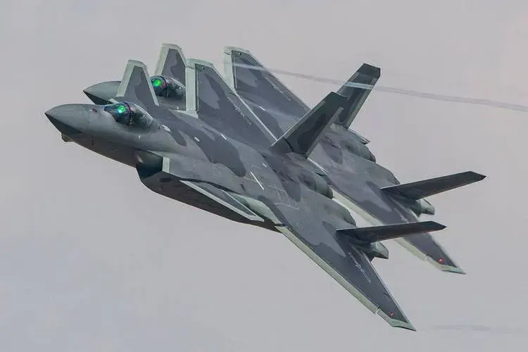 殲-20戰(zhàn)斗機(jī)簡(jiǎn)筆畫教程與解析，殲-20戰(zhàn)斗機(jī)簡(jiǎn)筆畫教程詳解及解析