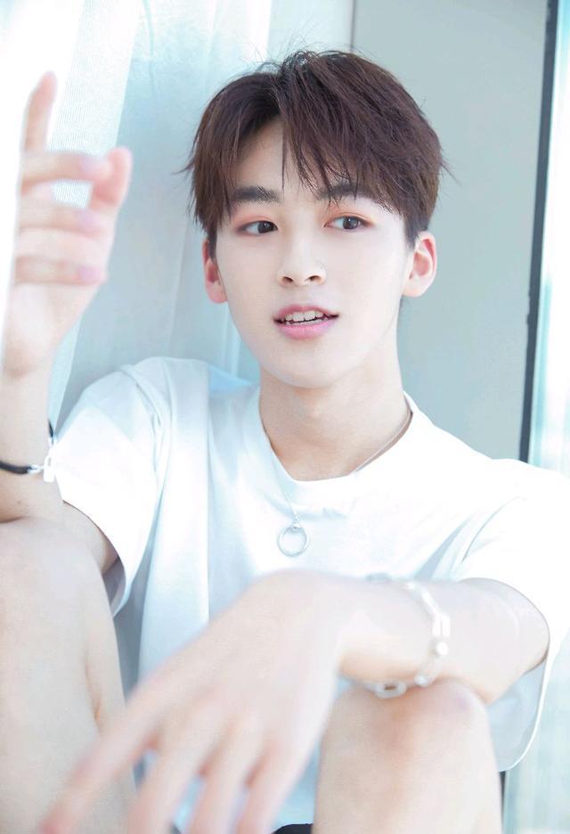 明星去世名單大全 2021，緬懷逝去的星辰，緬懷逝去的星辰，明星去世名單大全 2021