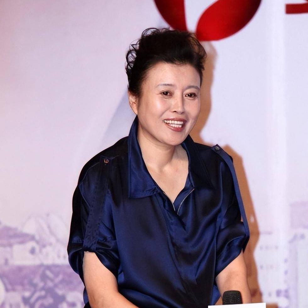 演員丁嘉麗個(gè)人資料，深度解析一位影視界的璀璨明星，演員丁嘉麗個(gè)人資料揭秘，影視界的璀璨明星深度解析