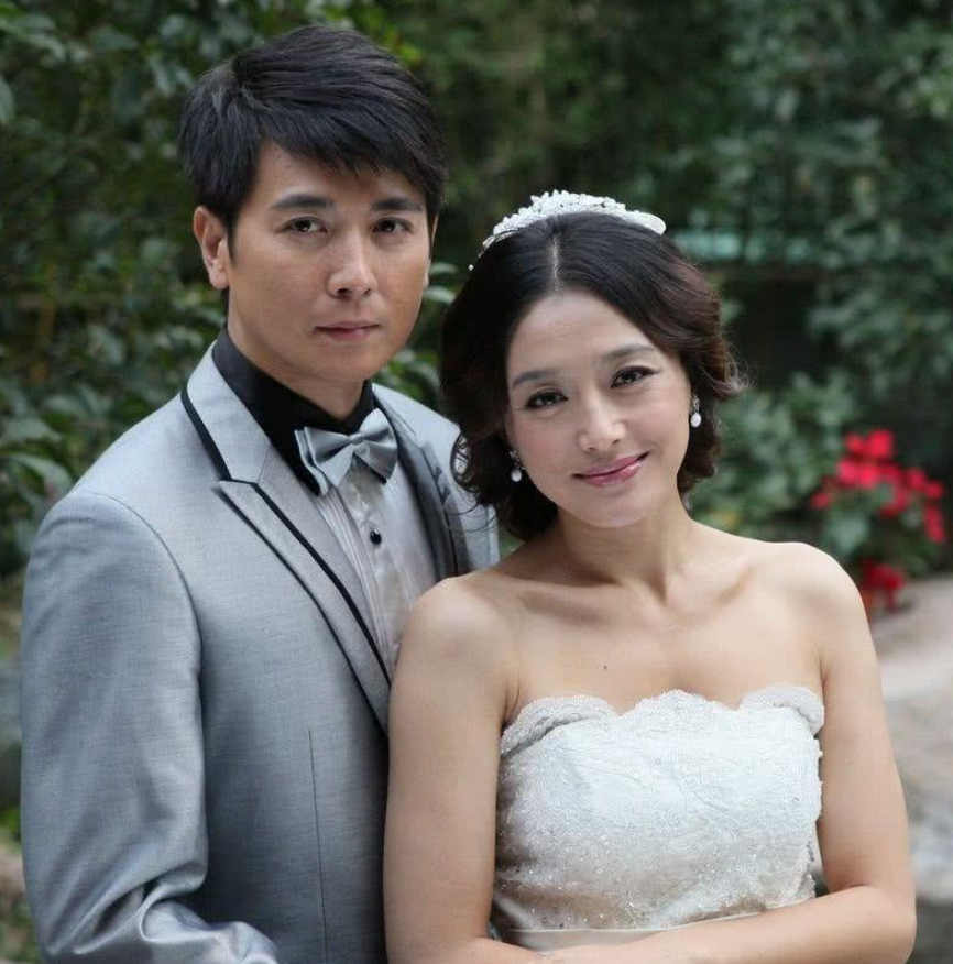 保劍鋒個(gè)人資料、老婆圖片及其影響力探討，保劍鋒個(gè)人資料揭秘，影響力探討與老婆照片曝光