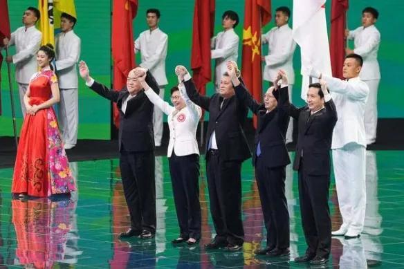 澳門(mén)正版免費(fèi)大全，探索未來(lái)的機(jī)遇與挑戰(zhàn)（2025版），澳門(mén)正版免費(fèi)大全，未來(lái)機(jī)遇與挑戰(zhàn)的探索（2025版展望）