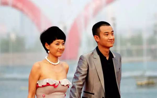 馬伊琍現(xiàn)任老公是誰，揭秘其感情生活并附上圖片，馬伊琍感情生活揭秘，現(xiàn)任老公身份曝光，附圖片