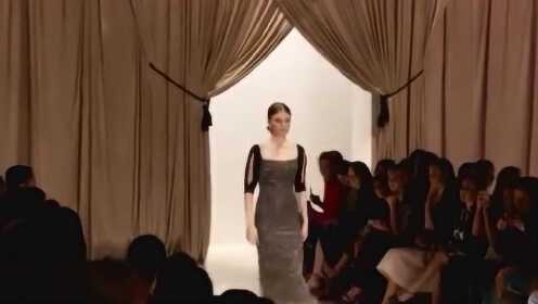 真空出場(chǎng)，重新定義舞臺(tái)與自我展現(xiàn)的藝術(shù)，真空出場(chǎng)，舞臺(tái)與自我展現(xiàn)的藝術(shù)新定義