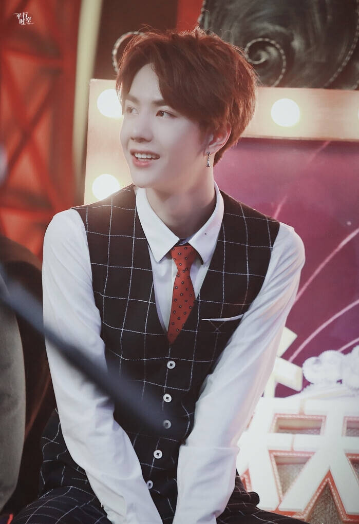 王白小姐、王中王與一肖中特，探索關(guān)鍵詞背后的神秘故事，王白小姐、王中王與一肖中特，關(guān)鍵詞背后的神秘故事探索