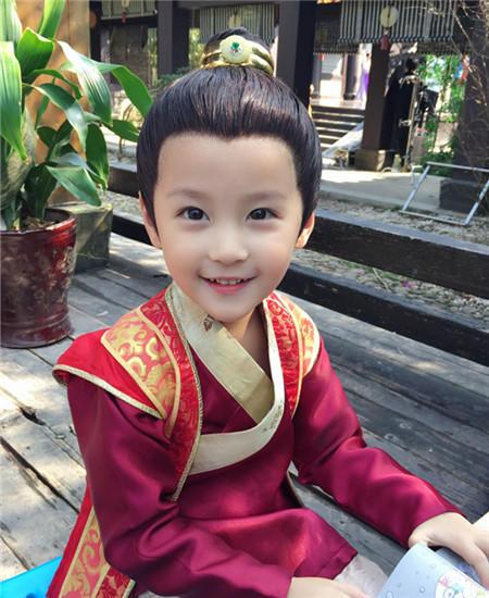 哈琳童星個(gè)人資料，揭秘璀璨童星哈琳的成長(zhǎng)歷程與魅力風(fēng)采，璀璨童星哈琳的成長(zhǎng)歷程與魅力風(fēng)采揭秘，哈琳童星個(gè)人資料全解析