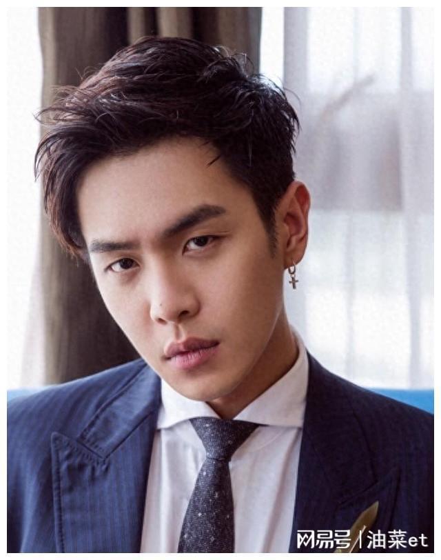 張若昀家世顯赫驚呆眾人，背景揭秘與成功之路，張若昀顯赫家世背景揭秘，成功之路令人驚嘆