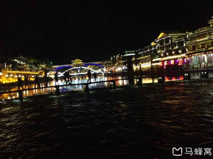 鳳凰古城旅游攻略，兩日游精彩紛呈，鳳凰古城兩日游攻略，精彩紛呈的旅行體驗(yàn)