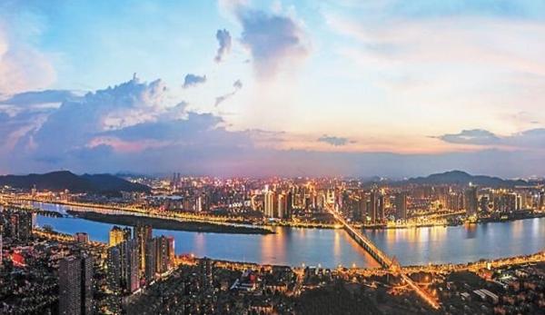 湖南旅游攻略，必去十大景點推薦，湖南旅游攻略，十大必去景點推薦