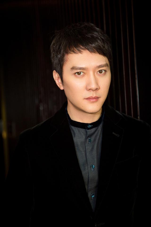 馮紹峰個人簡歷資料家境深度解析，馮紹峰個人背景及家境深度解析