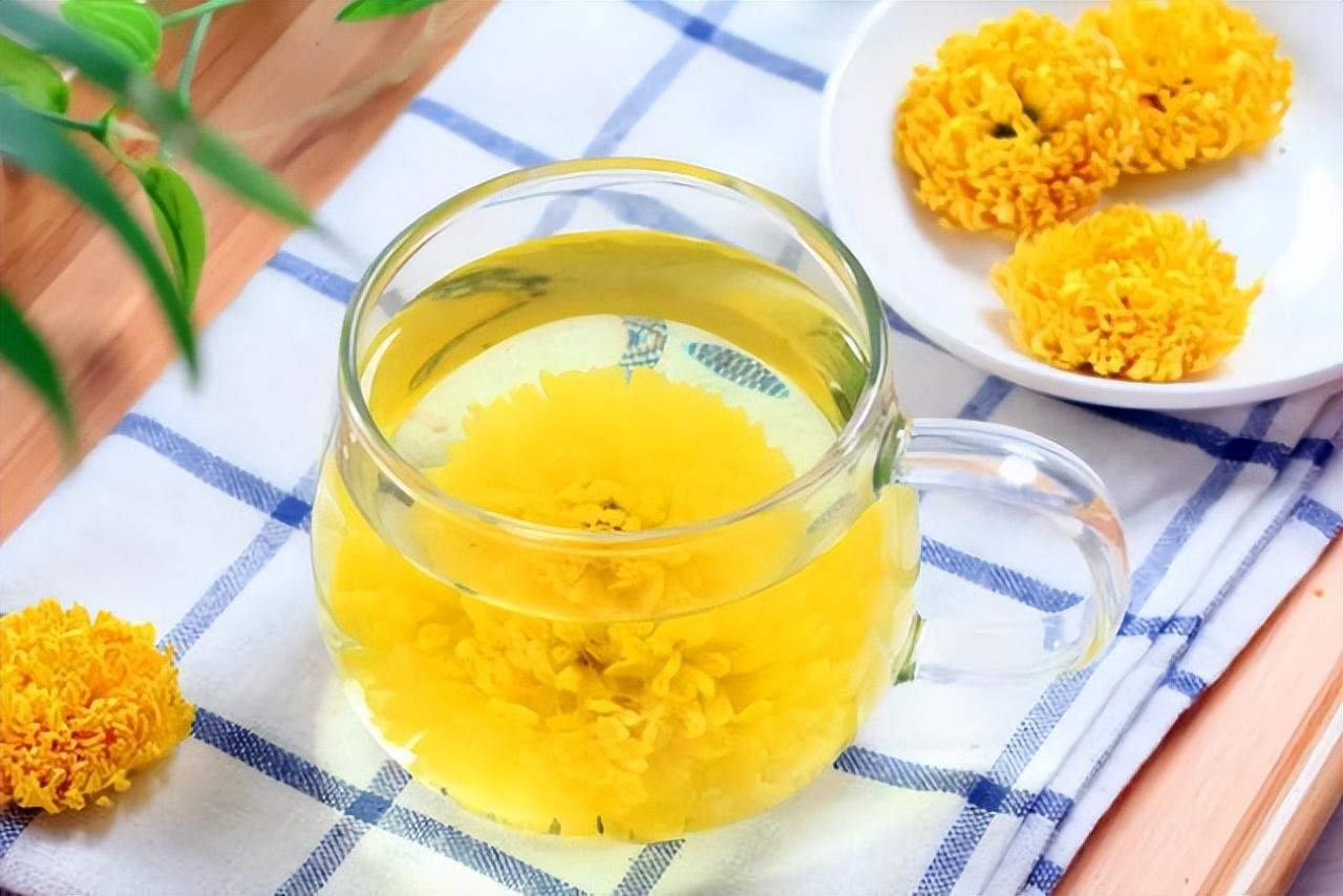 菊花泡水喝的功效，揭示其多重健康益處，菊花泡水喝的神奇功效，多重健康益處揭秘