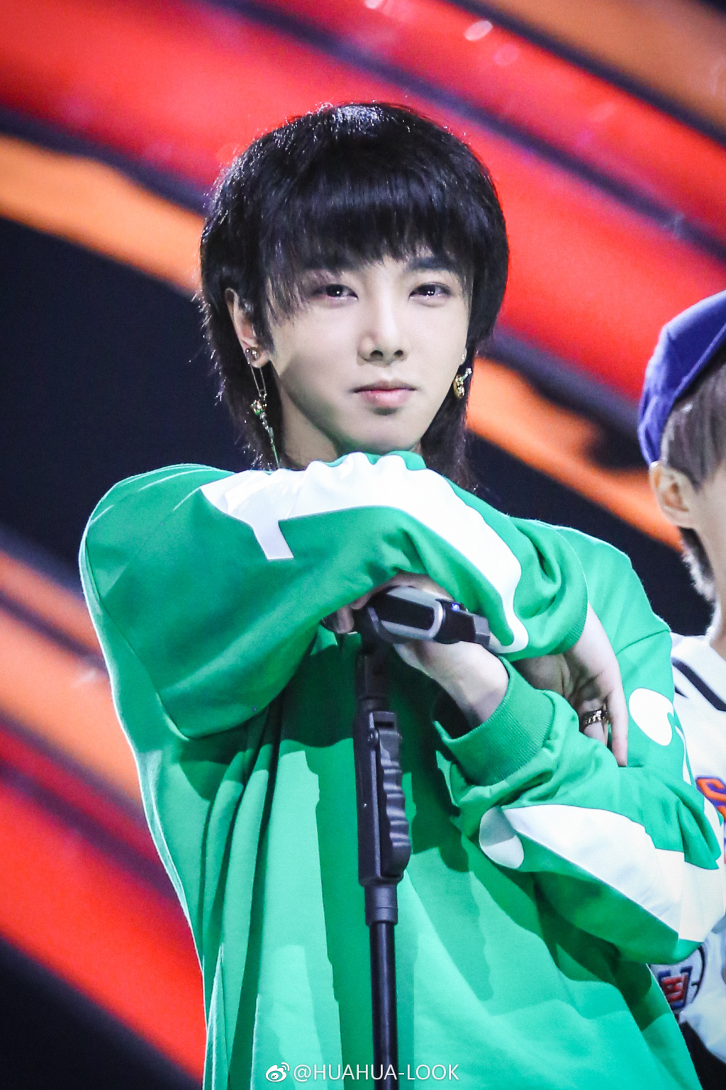 華晨宇個(gè)人資料介紹及圖片展示，華晨宇個(gè)人資料介紹與圖片展示集