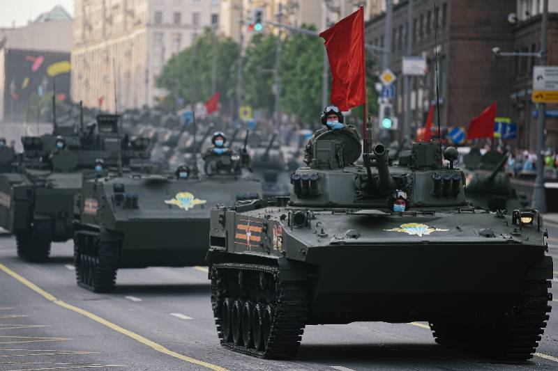 中國(guó)大批武器抵達(dá)俄羅斯，深化軍事合作，共筑安全屏障，中俄深化軍事合作，大批武器抵達(dá)俄羅斯，共筑安全屏障