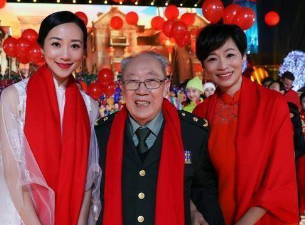 揭秘韓雪的大伯，背后的神秘上將究竟是誰？，韓雪大伯背后的神秘上將身份揭秘！