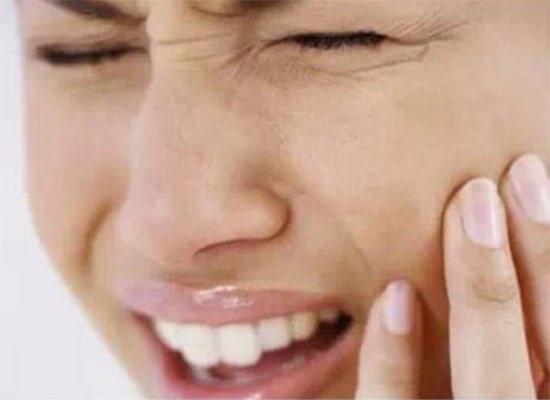 牙齦腫痛怎么辦？立刻止疼只需16秒！，快速止痛秘籍，16秒緩解牙齦腫痛！