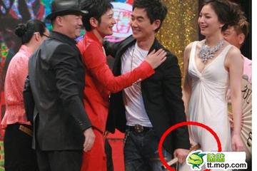 明星出丑事件，深度解析背后的原因與影響，明星出丑事件背后的原因與影響深度解析