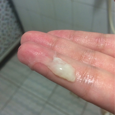 陰部流出來的液體是什么？全面解析女性分泌物，女性陰部流出液體的全面解析，了解女性分泌物成分與特性