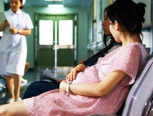 懷孕一個月小腹圖片及相關(guān)知識解析，懷孕一個月，小腹狀態(tài)解析與相關(guān)知識科普